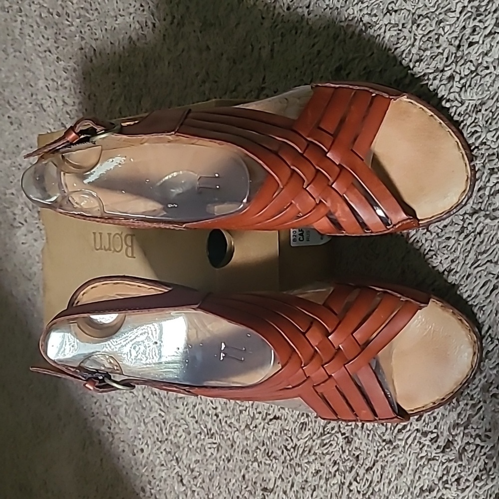 Born, size 11, brown/rust colored sandals.